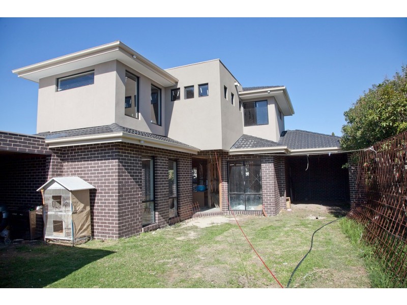 8 Burrows Ave, Dandenong VIC 3175