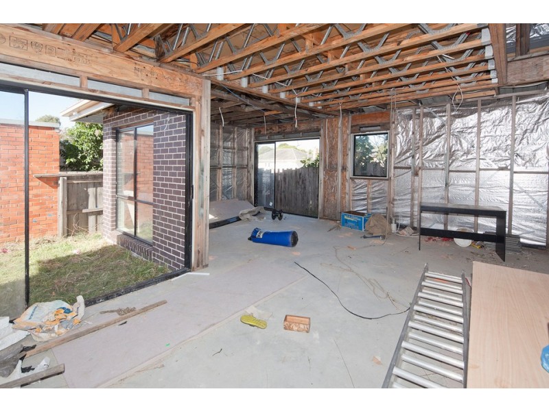 8 Burrows Ave, Dandenong VIC 3175