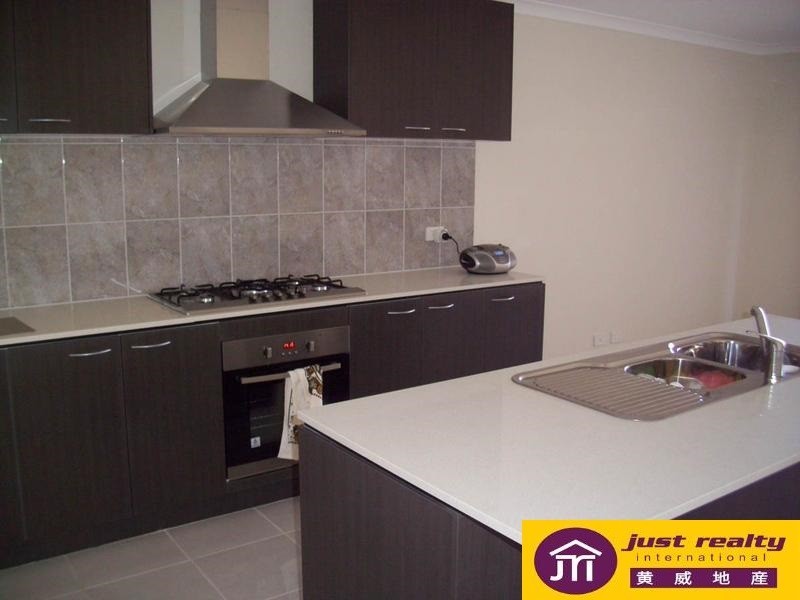 17 Autumn Fields Drive, Cranbourne North VIC 3977