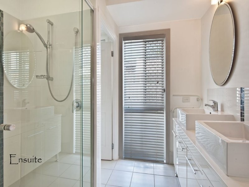 Broadbeach Waters QLD 4218