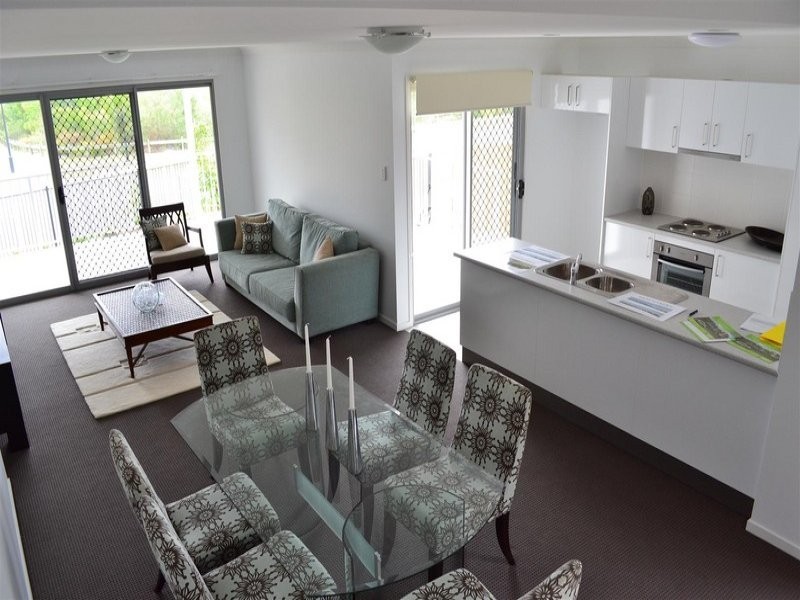 1 McAuley Crescent, Pacific Pines QLD 4211