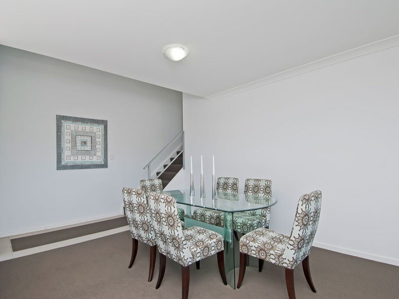 1 McAuley Crescent, Pacific Pines QLD 4211