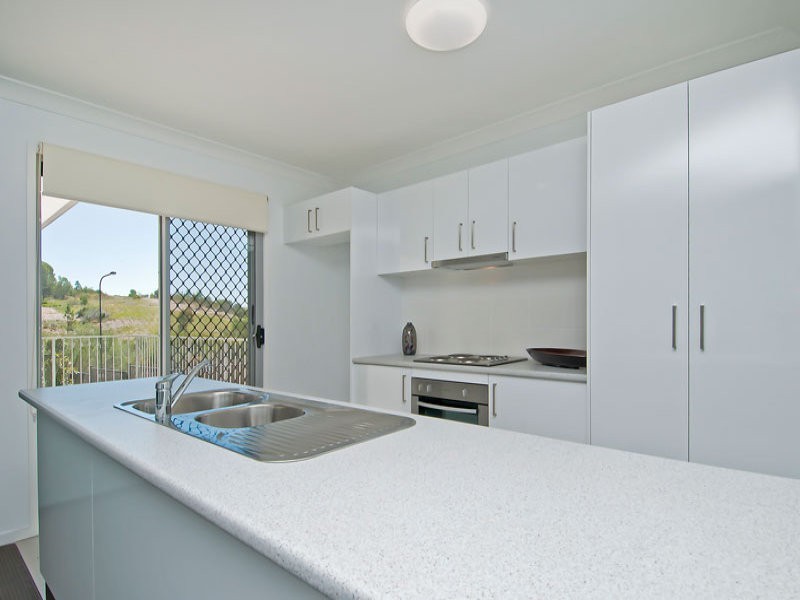 1 McAuley Crescent, Pacific Pines QLD 4211
