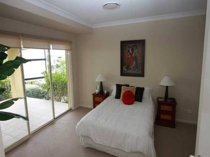 4 Twynam Mews, Pacific Pines QLD 4211