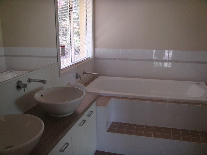 4 Twynam Mews, Pacific Pines QLD 4211