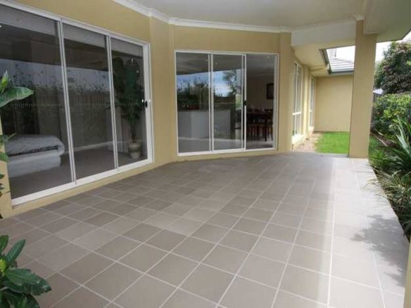 4 Twynam Mews, Pacific Pines QLD 4211