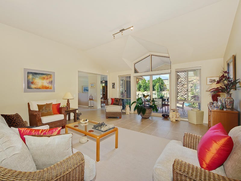 6 Springwood Avenue, Pacific Pines QLD 4211