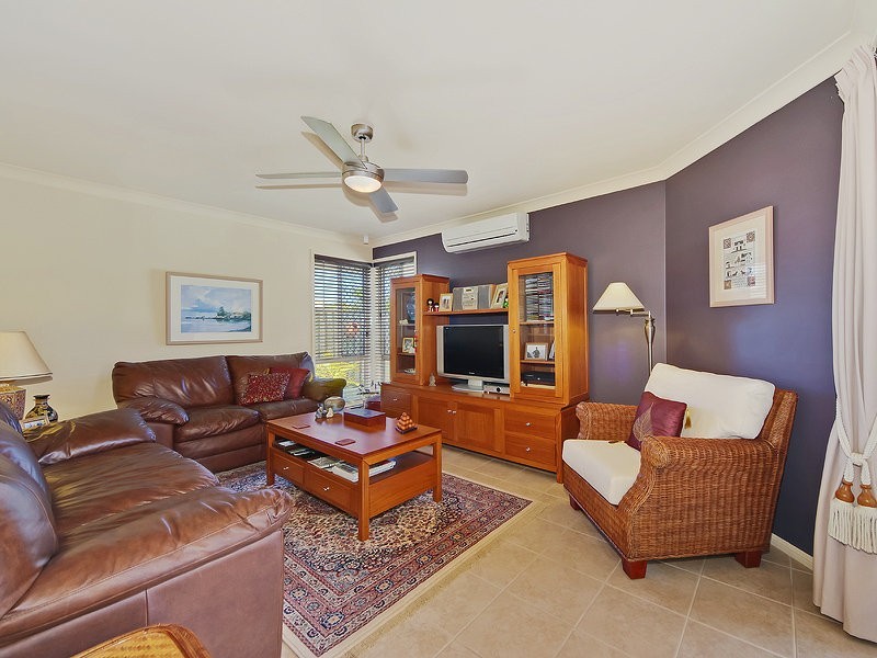 6 Springwood Avenue, Pacific Pines QLD 4211