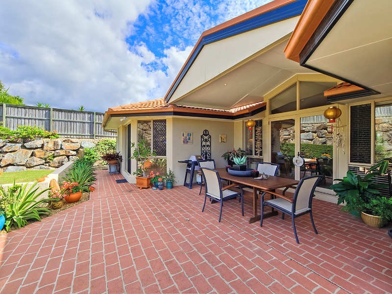 6 Springwood Avenue, Pacific Pines QLD 4211