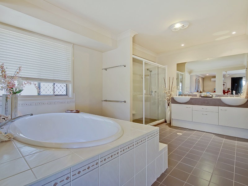 6 Springwood Avenue, Pacific Pines QLD 4211