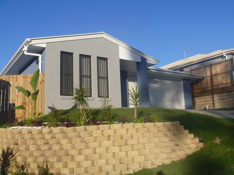 7 Rise Circuit, Pacific Pines QLD 4211