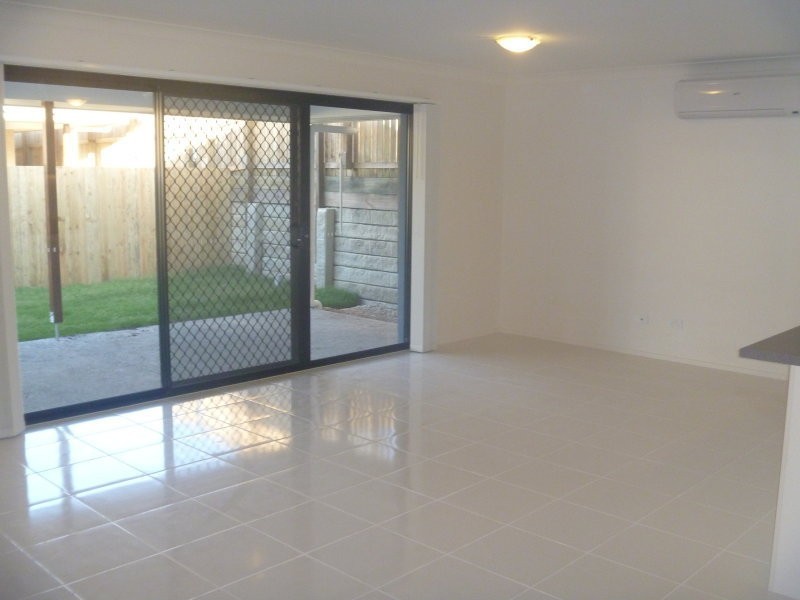 7 Rise Circuit, Pacific Pines QLD 4211