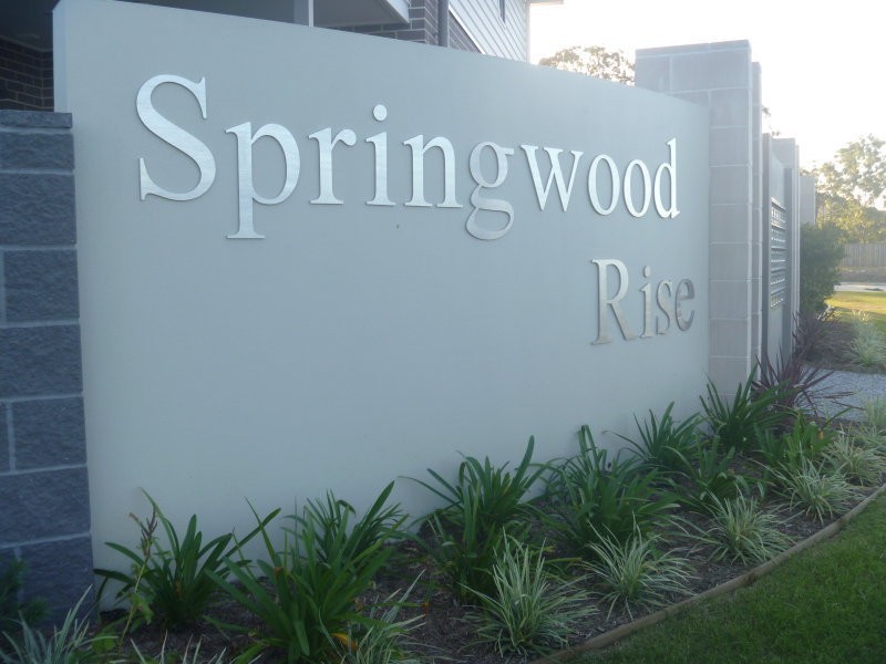 7 Rise Circuit, Pacific Pines QLD 4211