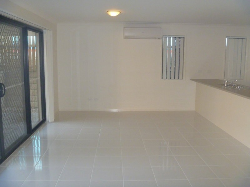 30 Rise Circuit, Pacific Pines QLD 4211