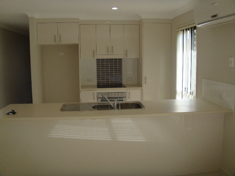 17 Hawkesbury Avenue, Pacific Pines QLD 4211