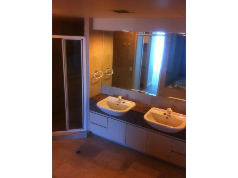 B9-3/75 Brighton Parade, Southport QLD 4215