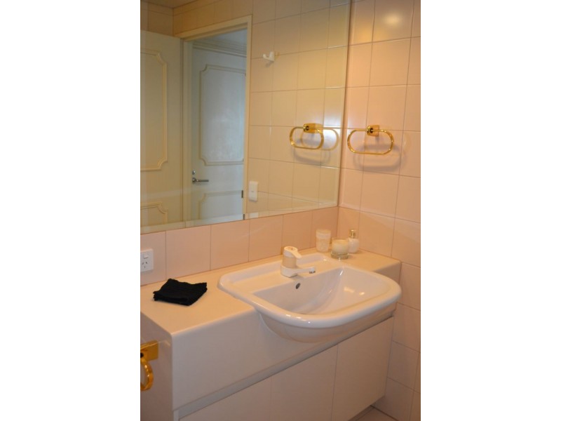 B9-3/75 Brighton Parade, Southport QLD 4215