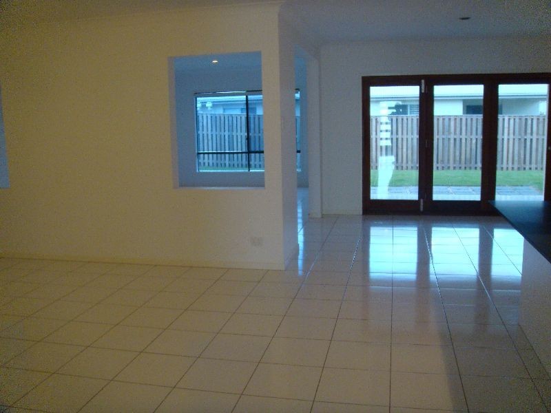 16 Scenic Court, Coomera QLD 4209