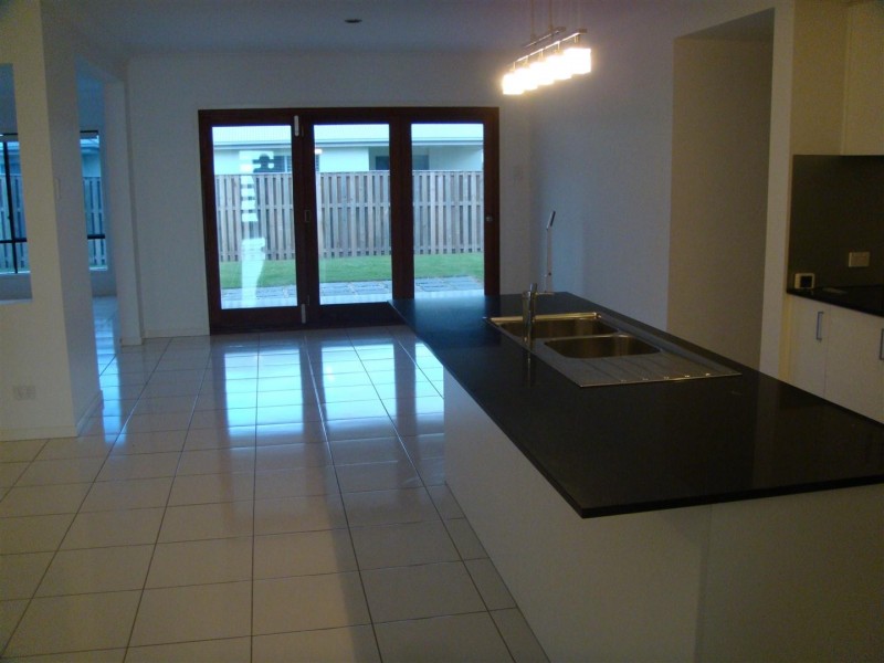 16 Scenic Court, Coomera QLD 4209