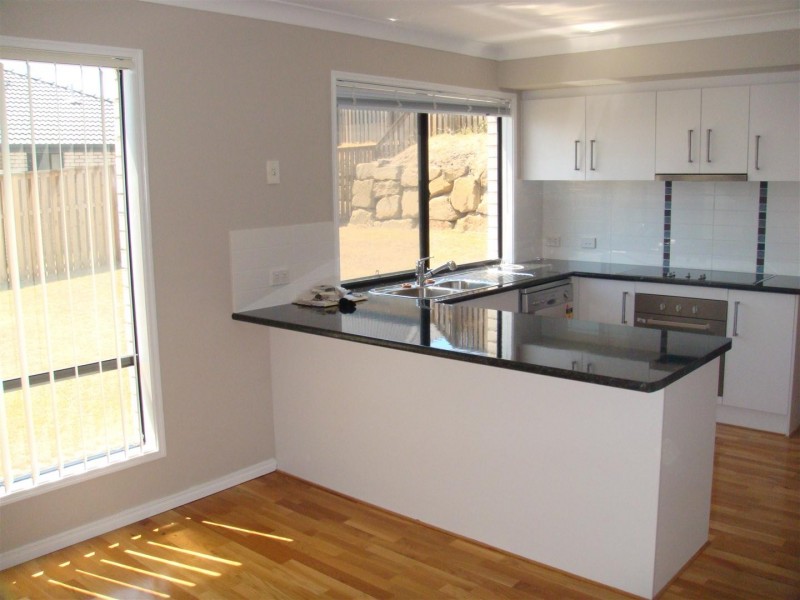 15 Chesterton Street, Pacific Pines QLD 4211