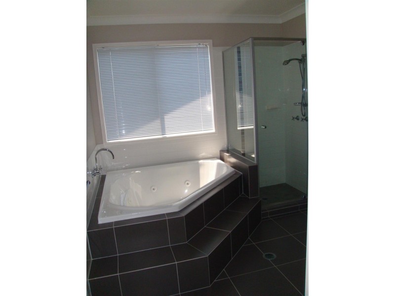 15 Chesterton Street, Pacific Pines QLD 4211