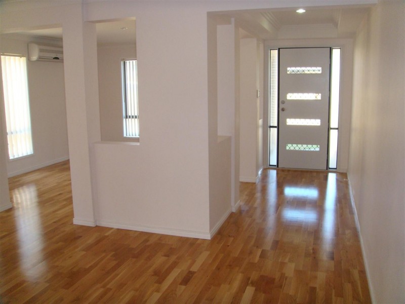 15 Chesterton Street, Pacific Pines QLD 4211