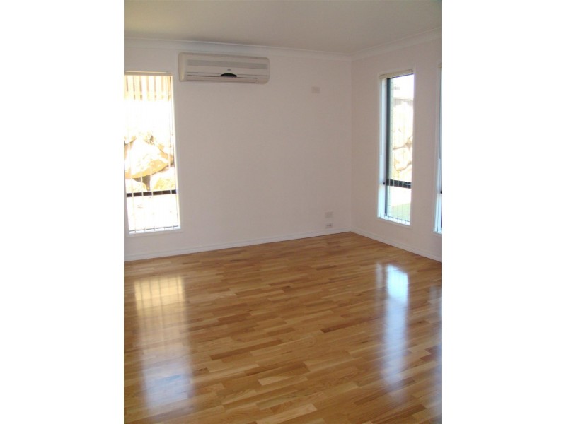 15 Chesterton Street, Pacific Pines QLD 4211