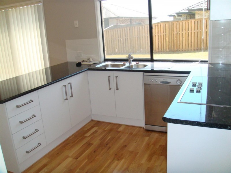 15 Chesterton Street, Pacific Pines QLD 4211