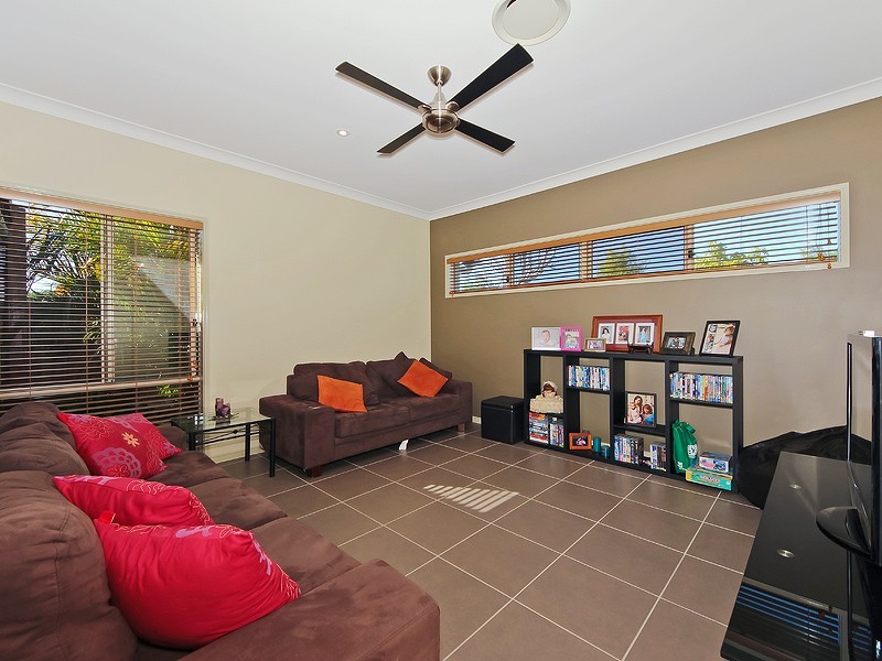 37 Homestead Circuit, Maudsland QLD 4210