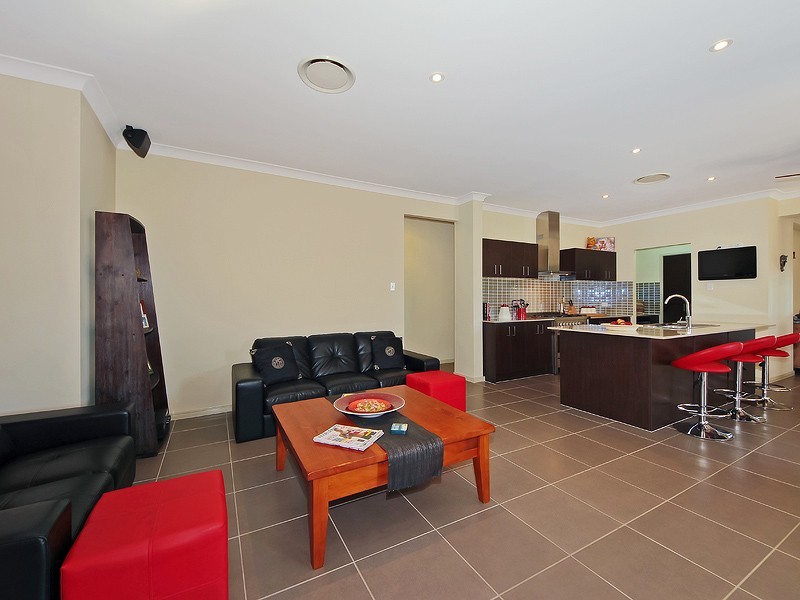 37 Homestead Circuit, Maudsland QLD 4210