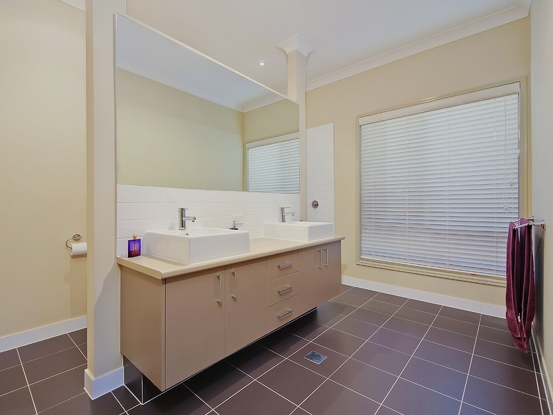 37 Homestead Circuit, Maudsland QLD 4210