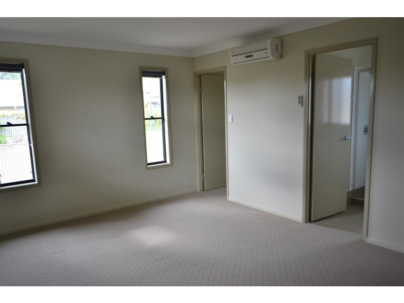 15 Gerard Street, Pacific Pines QLD 4211