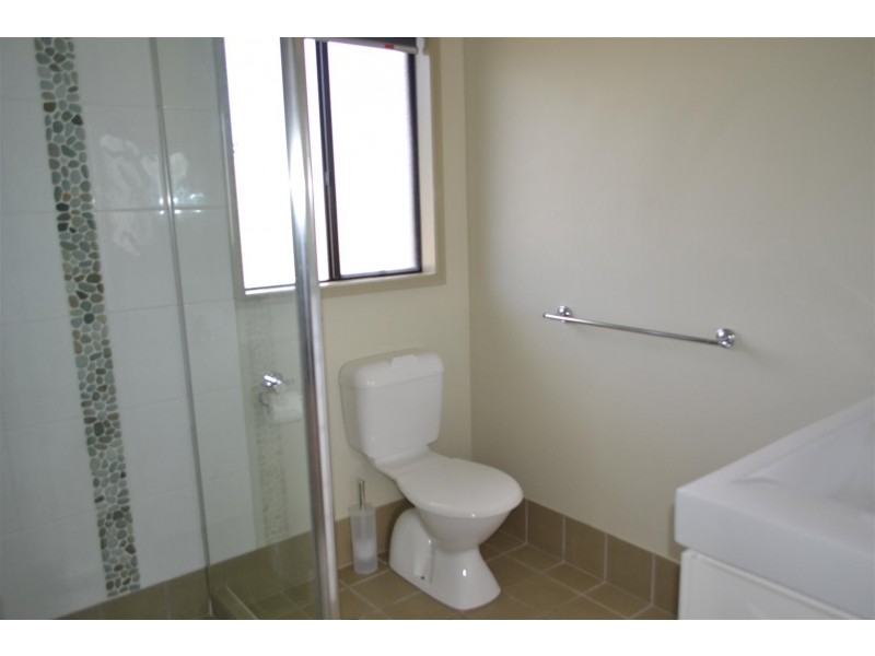 15 Gerard Street, Pacific Pines QLD 4211