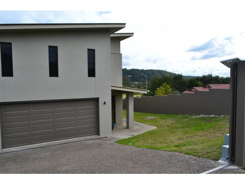 15 Gerard Street, Pacific Pines QLD 4211