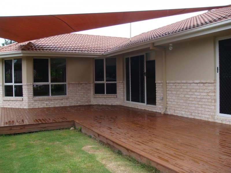 4 Lambert Street, Pacific Pines QLD 4211