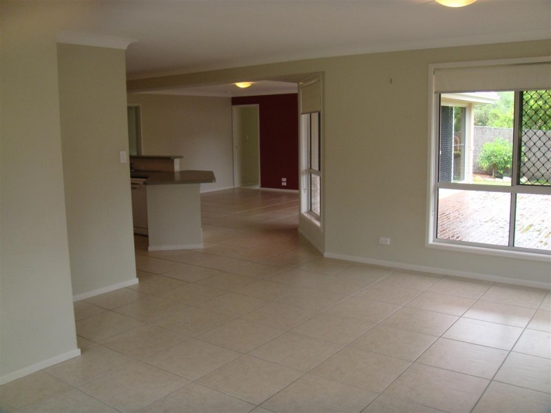 4 Lambert Street, Pacific Pines QLD 4211