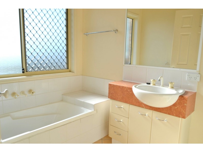 24 Maui Crescent, Oxenford QLD 4210