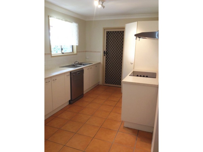 6 Pineneedle Court, Oxenford QLD 4210