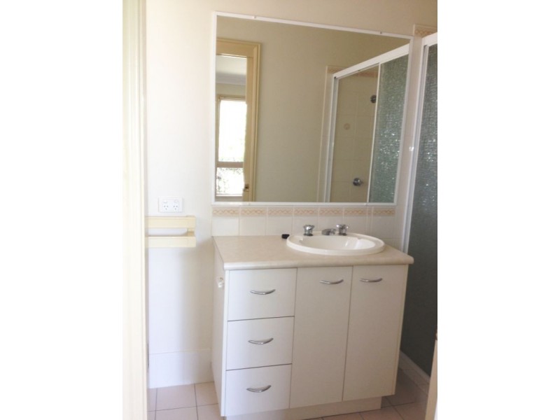 6 Pineneedle Court, Oxenford QLD 4210