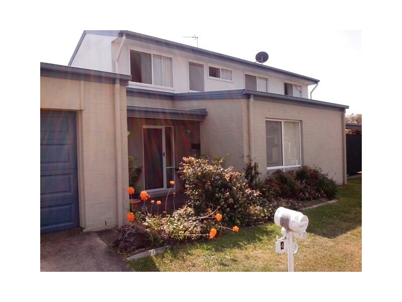 4 Ridgewood Close, Pacific Pines QLD 4211