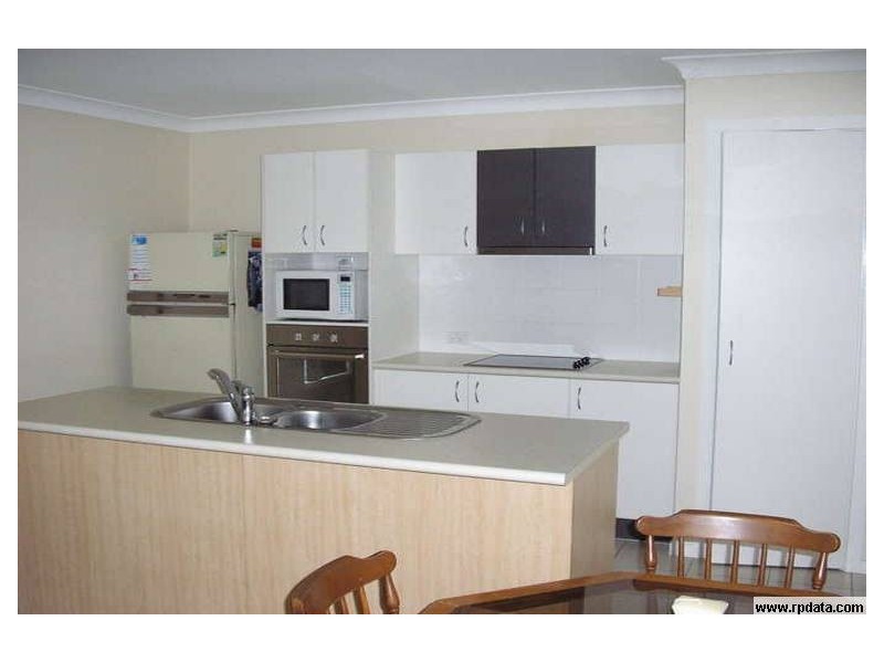 4 Ridgewood Close, Pacific Pines QLD 4211