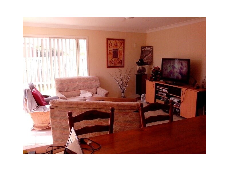 4 Ridgewood Close, Pacific Pines QLD 4211