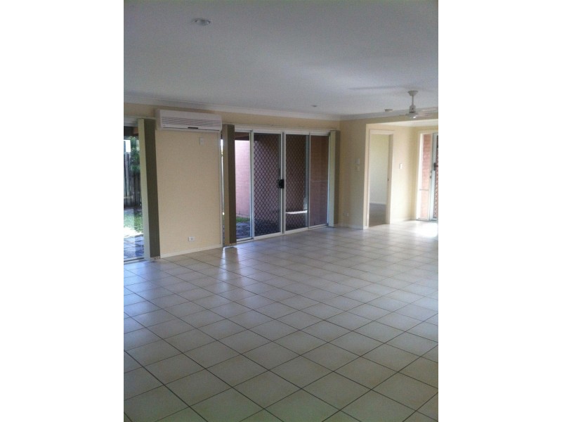 6 Ridgewood Close, Pacific Pines QLD 4211