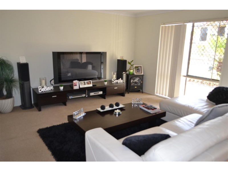 17 Sheffield Circuit, Pacific Pines QLD 4211