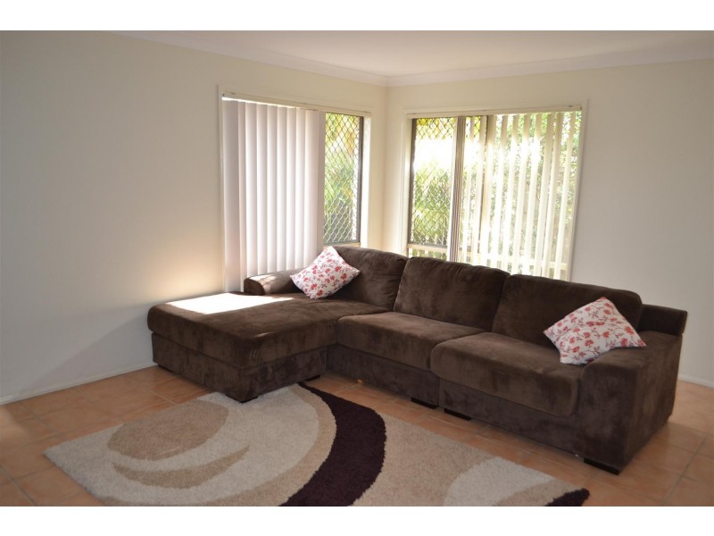 17 Sheffield Circuit, Pacific Pines QLD 4211