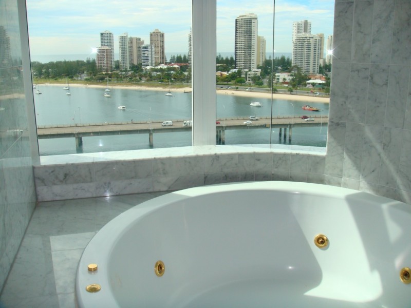 75 Brighton Parade, Southport QLD 4215