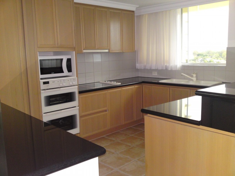 75 Brighton Parade, Southport QLD 4215