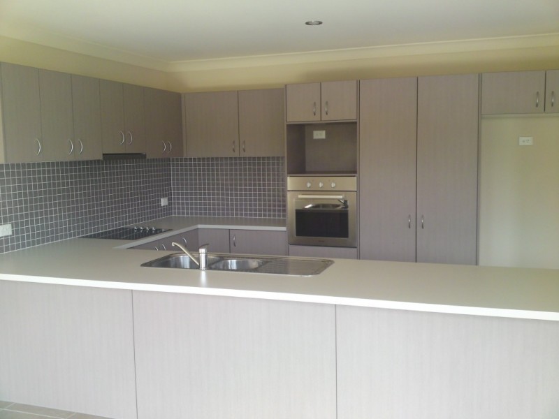 10 Chesterton Street, Pacific Pines QLD 4211