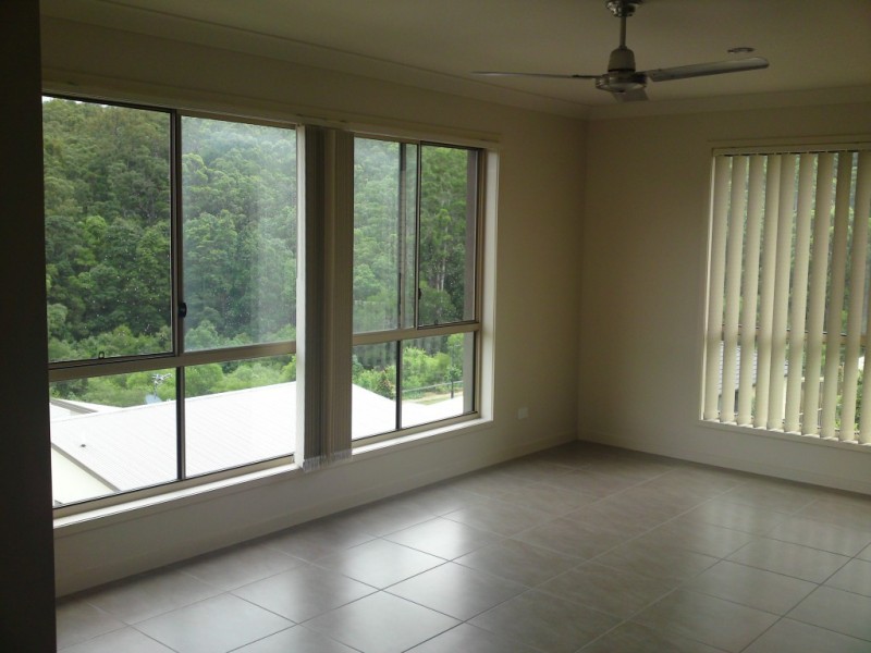 10 Chesterton Street, Pacific Pines QLD 4211