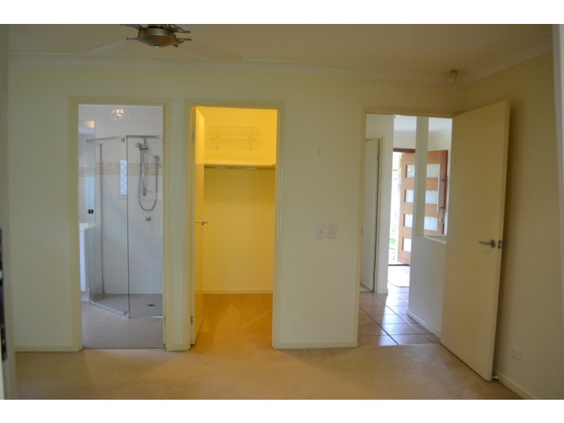 2 Emira Place, Pacific Pines QLD 4211